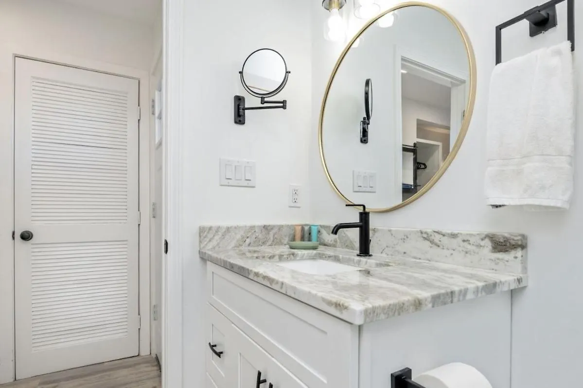 Emerald Gem Beach Svc Included Destin Holiday home